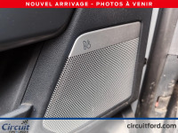 Le Ford F-150 Lightning Lariat 2023, avec sa grosse batterie, offre une autonomie impressionnante al... (image 4)