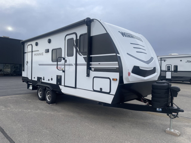 2025 M-series Winnebago 2730FK in Travel Trailers & Campers in Lethbridge - Image 3