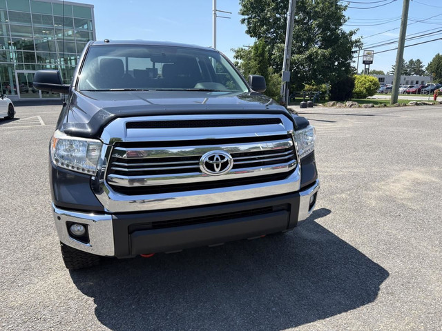 Toyota Tundra TRD OFF ROAD DOUBLE CAB 2017 - TRES PROPRE - in Cars & Trucks in Québec City - Image 3