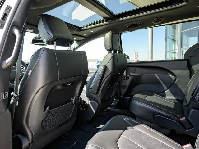 2025 Chrysler Pacifica Select in Cars & Trucks in Barrie - Image 15