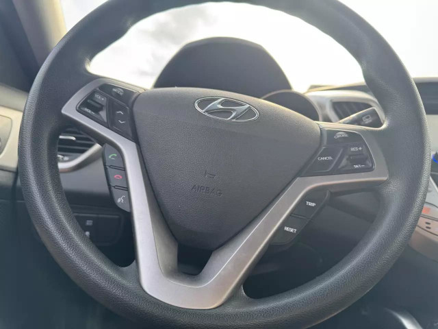 2016 HYUNDAI Veloster SE in Cars & Trucks in Laval / North Shore - Image 4