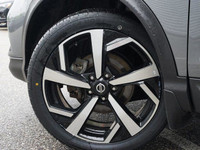 This Nissan Qashqai boasts a Regular Unleaded I-4 2.0 L/122 engine powering this Variable transmissi... (image 9)