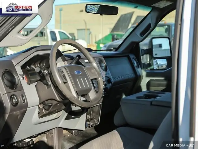 2012 Ford F-350 Chassis XL REGULAR CAB POWER STROKE DIESEL BU... dans Autos et camions dans Ville d’Edmonton - Image 16
