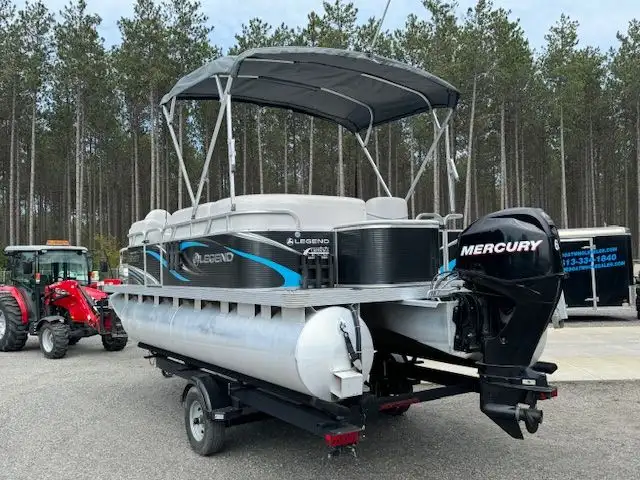 2019 19' LEGEND SPLASH EXT PONTOON - UNDER 100 HOURS! in Powerboats & Motorboats in Peterborough - Image 4