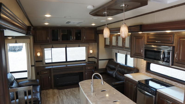 2017 Grand Design Solitude 300GK / 300GK-R in Travel Trailers & Campers in Ottawa - Image 3