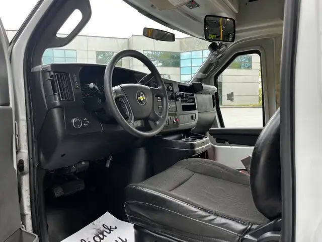 2019 Chevrolet Express 4500 22 Passenger Wheelchair Accessible S in Heavy Trucks in Delta/Surrey/Langley - Image 15