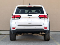 CARGET AUTOMOTIVE is thrilled to offer this 2021 Jeep Grand Cherokee Laredo, a well-equipped midsize... (image 7)