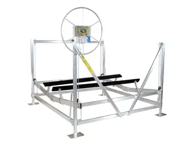 CARACTÉRISTIQUES Structure d'aluminium (alliage 6005/6061) Soudée au tig Boulonnerie en acier inoxyd...