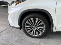 NAVIGATION, PANORAMIC ROOF, HEATED STEERING WHEEL Are you in search of an eco-friendly SUV that does... (image 4)
