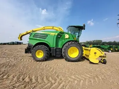 Location: Horizon Ag & Turf St Paul 2021 JOHN DEERE 8400 SELF PROPELLED FORAGE HARVESTER W/ 659 PICK...