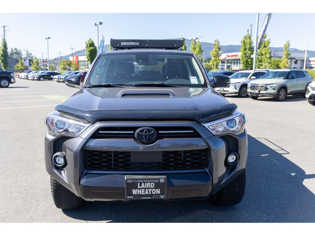 2021 Toyota 4Runner 4X4 7-Passenger | Sunroof, Heated Seats, Tow in Cars & Trucks in Nanaimo - Image 2