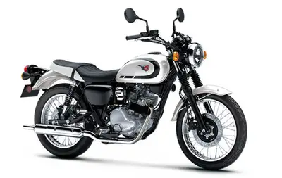 ADDITIONAL VEHICLE FEATURES: Traditional dual-dial instrumentation Elegant teardrop fuel-tank with 3...