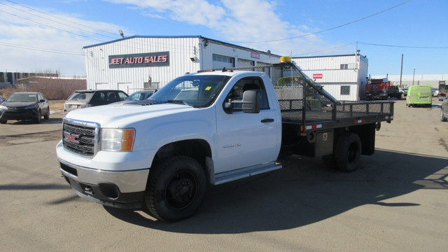 2011 GMC 3500 HD REG CAB in Heavy Equipment in Edmonton - Image 2
