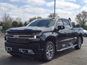 2022 Chevrolet Silverado 1500 High Country Crew 4WD | 6.2L | Leather | Sunroof | Nav | Cooled + Heated Seats | New Tires |