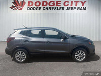 This Nissan Qashqai boasts a Regular Unleaded I-4 2.0 L/122 engine powering this Variable transmissi... (image 6)