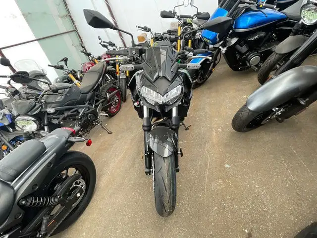 2025 Kawasaki Z650 dans Utilitaires et de promenade dans Calgary - Image 8