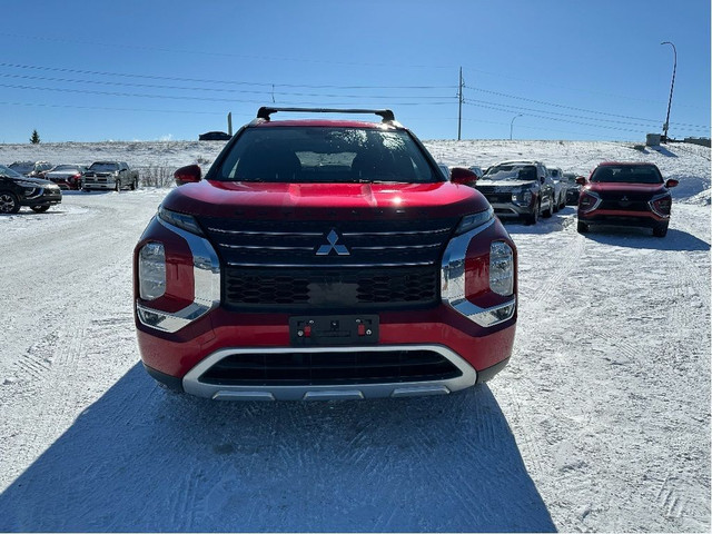  2022 Mitsubishi Outlander LE in Cars & Trucks in Calgary - Image 2