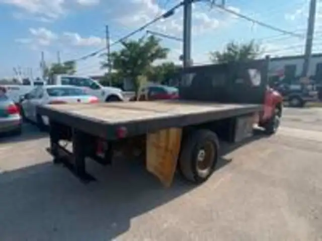 2011 Chevrolet SILVERADO 3500HD Regular Cab Dually Flat Bed in Cars & Trucks in City of Toronto - Image 7