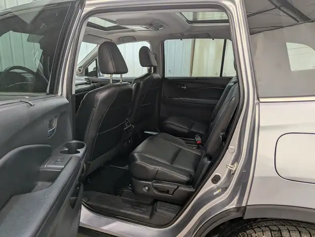 2018 Honda Pilot Touring No Accidents | Leather | Navigation dans Autos et camions dans Calgary - Image 15