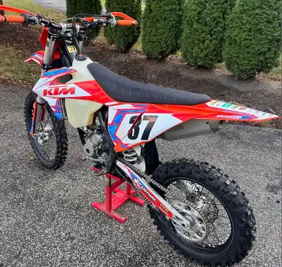 APPLY NOW: https://www.ridecollective.ca/get-pre-approved The 2019 KTM 250 XC-F is a high-performanc...