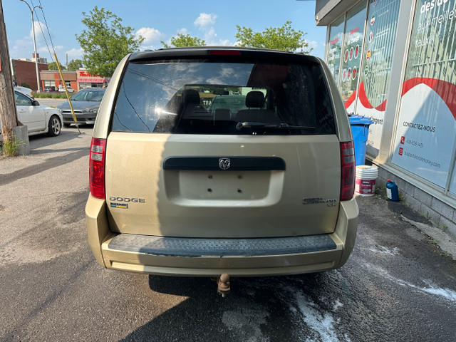 2010 Dodge Grand Caravan in Cars & Trucks in City of Montréal - Image 4