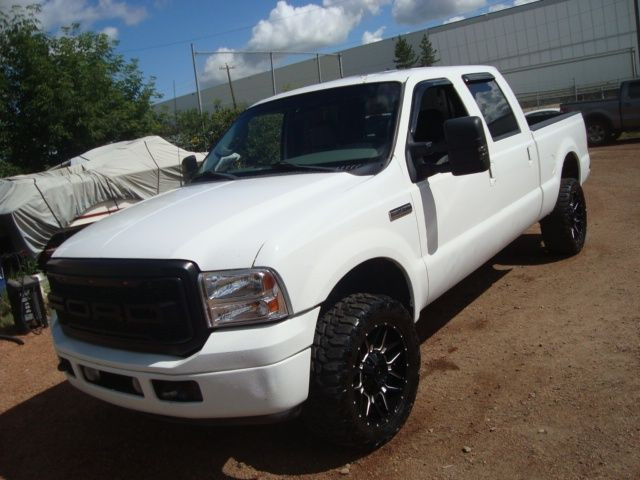 2005 Ford Super Duty F-250 4x4 CREW CAB LARIAT DIESEL in Cars & Trucks in Edmonton