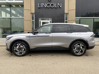 The 2025 Nautilus is a new take on the midsize favourite Lincoln. The front end and signature grill... (image 1)
