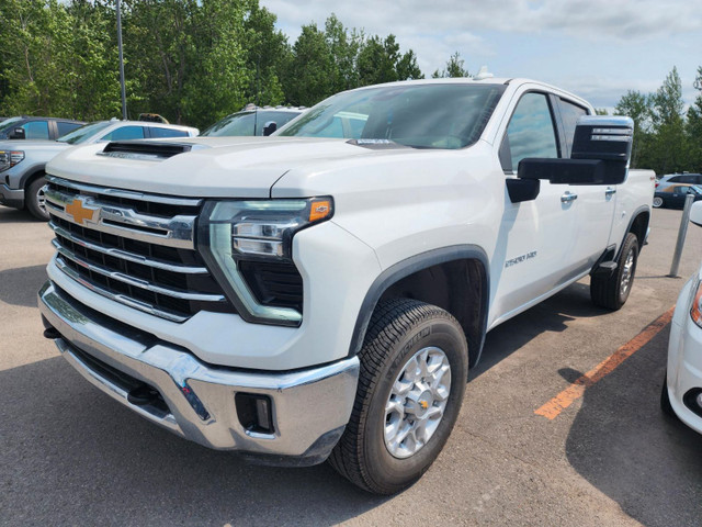 2024 Chevrolet Silverado 2500HD LTZ CREW 4X4 6.6L *NAV* SIÈGES V in Cars & Trucks in Laurentides