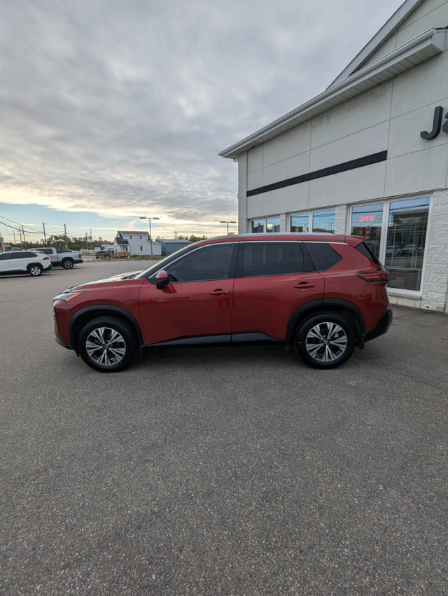 2021 Nissan Rogue SV in Cars & Trucks in Timmins - Image 2