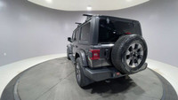 LED LIGHTING GROUP, BLACK LEATHER-FACED SEATS W/SAHARA LOGO, REMOTE PROXIMITY KEYLESS ENTRY, ALPINE... (image 6)