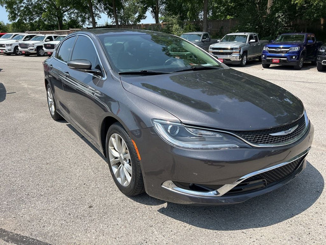  2015 Chrysler 200 C, LEATHER, SUNROOF, HEATED SEATS & WHEEL! in Cars & Trucks in London - Image 4