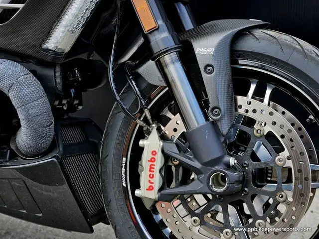 2013 Ducati Diavel AMG in Street, Cruisers & Choppers in Oshawa / Durham Region - Image 11