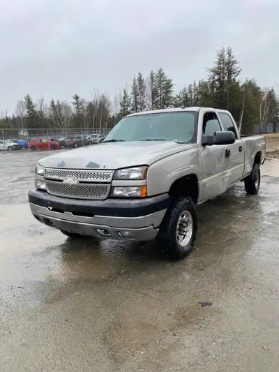 2005 Chevrolet Silverado 2500HD 310,185 KM 6.0L Gas V8, Automatic Transmission, 4x4 Extended cab, Lo...