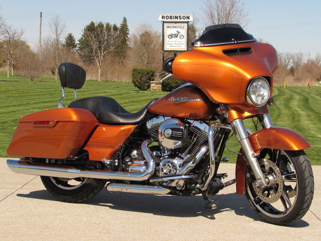  2014 Harley-Davidson FLHXS Street Glide Special Beautiful Amber in Touring in Leamington - Image 2