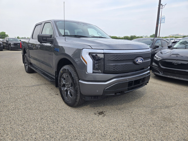 2025 Ford F-150 Lightning FLASH | MAX TOW PKG | MOBILE PWR CORD  in Cars & Trucks in Calgary - Image 4