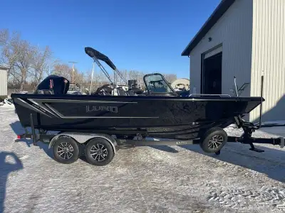 2025 Lund 1975 Tyee The incredibly comfortable Lund 1975 Tyee is a premium aluminum fishing boat. Th...