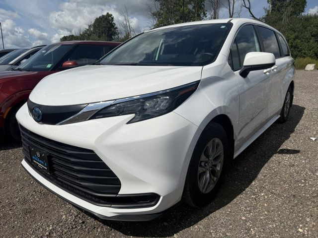 2024 Toyota Sienna LE AWD Hybrid | Heated Seats + Steering in Cars & Trucks in Guelph