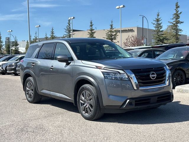 2022 Nissan Pathfinder S 4X4 - 7 PASSENGER / LOW KM'S in Cars & Trucks in Calgary - Image 3