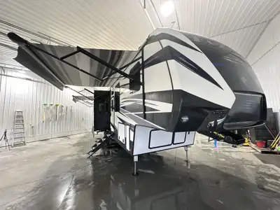 Here is a fifth wheel toy hauler that’s 5 years old and is one of the nicest toy haulers Keystone ma...