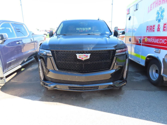 2022 Cadillac Escalade Sport 6.2L 8CYL | HEATED & VENTED FRON... in Cars & Trucks in Lethbridge - Image 2