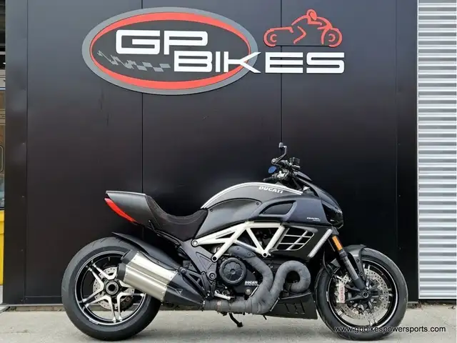 2013 Ducati Diavel AMG in Street, Cruisers & Choppers in Oshawa / Durham Region - Image 3
