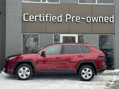  2021 Toyota RAV4 XLE w/ AWD / SUNROOF / LOW KMS