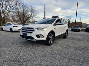 2018 Ford Escape SEL FWD LEATHER SEATS! HEATED SEATS, POWER SEATS! SUNROOF! NAVIGATION! CLEAN VEHICLE! FINANCING AVAILABLE!