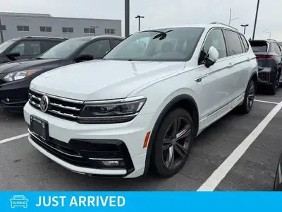 Dealer Certified Pre-Owned. This Volkswagen Tiguan boasts a Intercooled Turbo Regular Unleaded I-4 2...