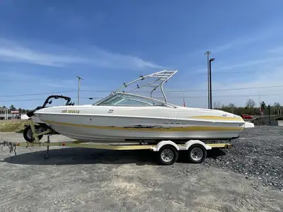 MXPA10NNF405 En voilà une bonne occasion pour profiter de ton été ! Maxum 2200 SR3 2005 avec un inté...