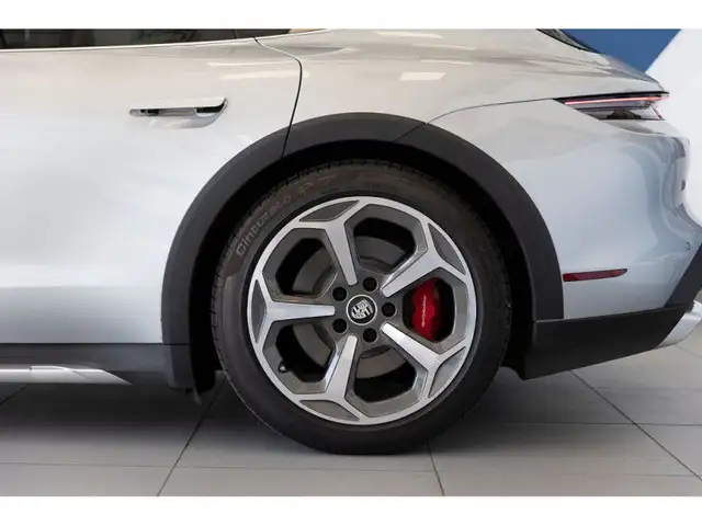 2022 Porsche Taycan 4S Cross Turismo dans Autos et camions dans Ville de Vancouver - Image 8