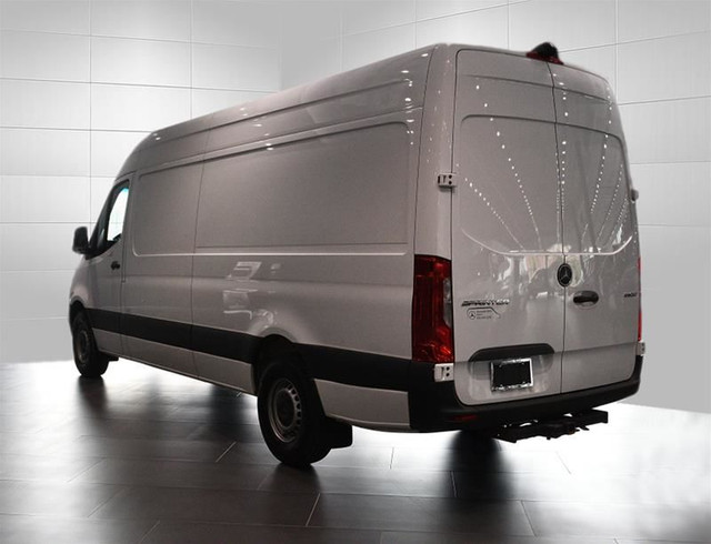2020 Mercedes-Benz Sprinter V6 2500 Cargo 170 in Cars & Trucks in Laval / North Shore - Image 4