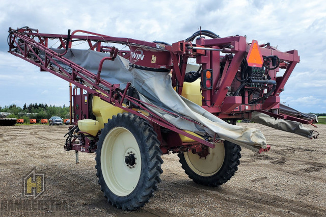HARDI COMMANDER 1200 100 Ft High Clearance Sprayer  in Farming Equipment in Edmonton - Image 4