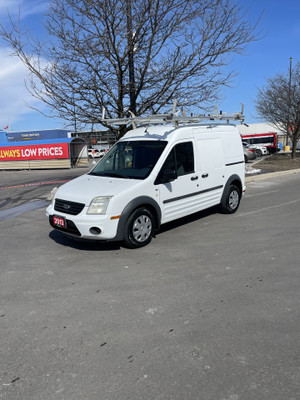 2013 Ford Transit Connect XLT  /  NO WINDOWS ALL AROUND  /  ONLY 158,000 KMS