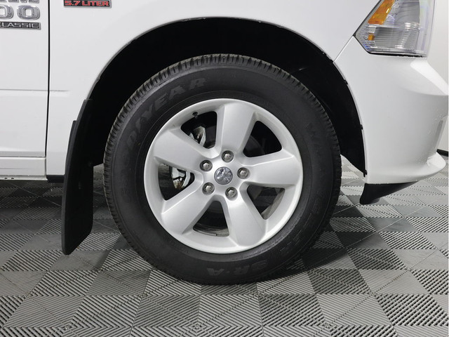 2023 Ram 1500 Classic EXPRESS QUAD CAB | HEMI | in Cars & Trucks in Calgary - Image 4